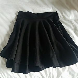 Cute black mini skirt!
